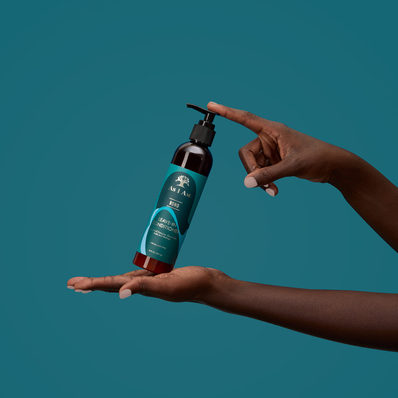 Bond Leave-In de As I Am - Un tratamiento ligero sin aclarado que fortalece y protege el cabello. Esta fórmula nutritiva ayuda a mejorar la elasticidad del cabello, reducir el encrespamiento y mejorar la retención de humedad, dejando el cabello suave, hidratado y manejable.