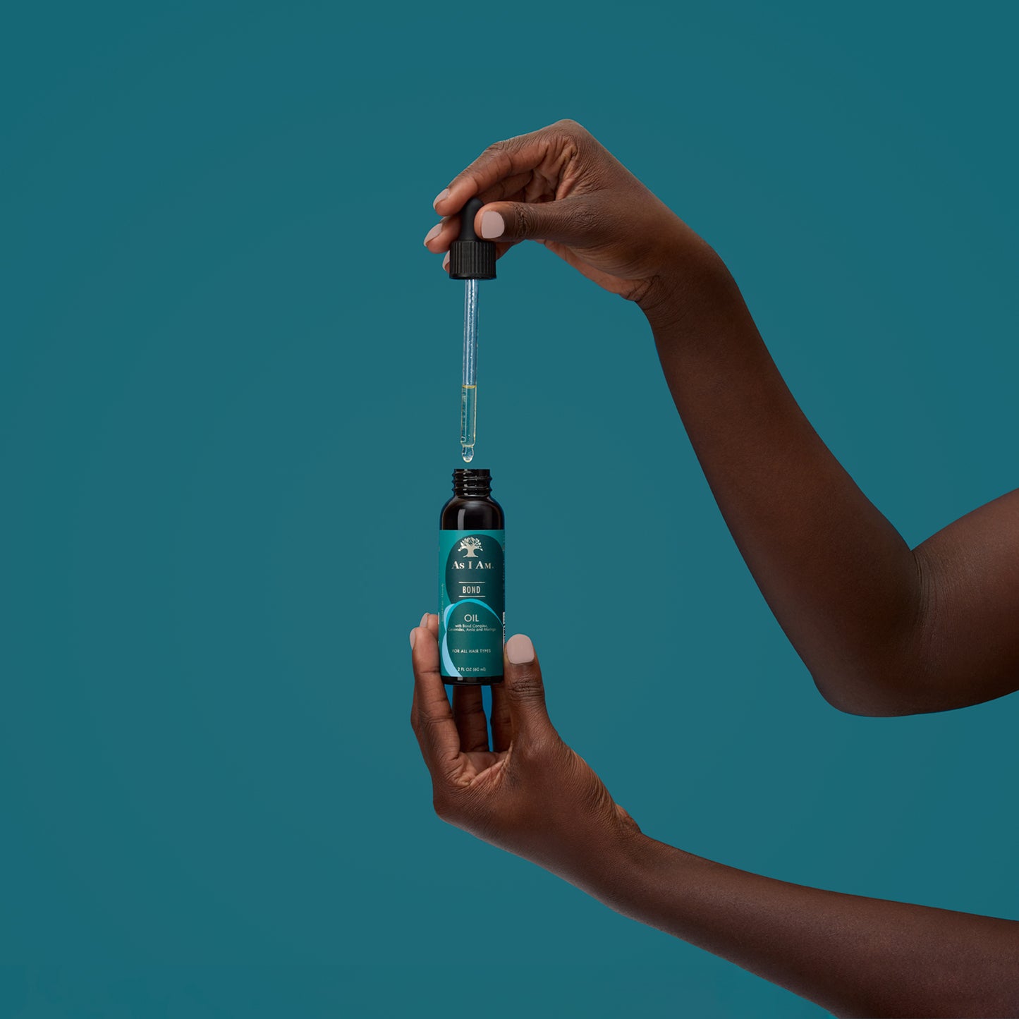 Bond Oil de As I Am - Un aceite nutritivo para el cabello que aporta brillo y mantiene la hidratación. Diseñado para reparar y fortalecer el cabello, esta fórmula ligera ayuda a reducir el encrespamiento y suaviza la cutícula del cabello, dejándolo suave, brillante y con un aspecto más saludable.