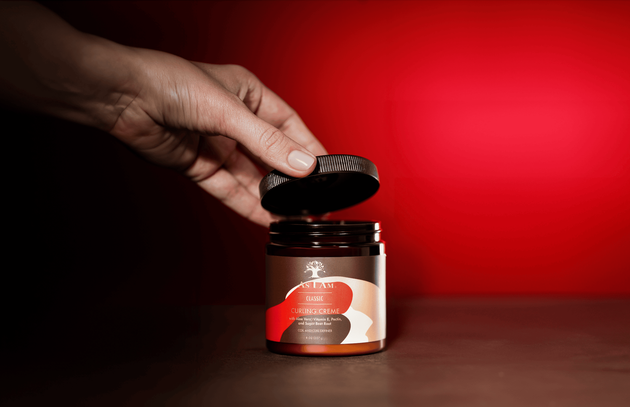 Tarro de As I Am Curling Cream: una rica crema de peinado que define los rizos, aporta hidratación y proporciona una fijación suave para el cabello con textura natural.