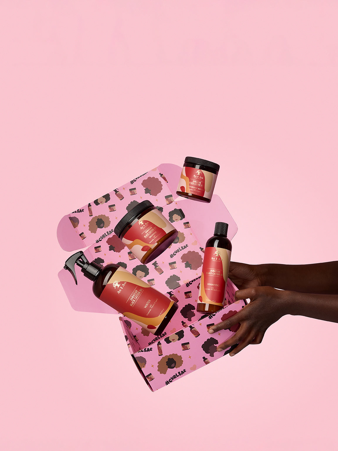 As I Am Curlbae Box con productos de aceite de ricino negro jamaicano: un paquete premium para el cuidado del cabello que incluye tratamientos para mejorar los rizos con JBCO que aportan fuerza, hidratación y una definición saludable.