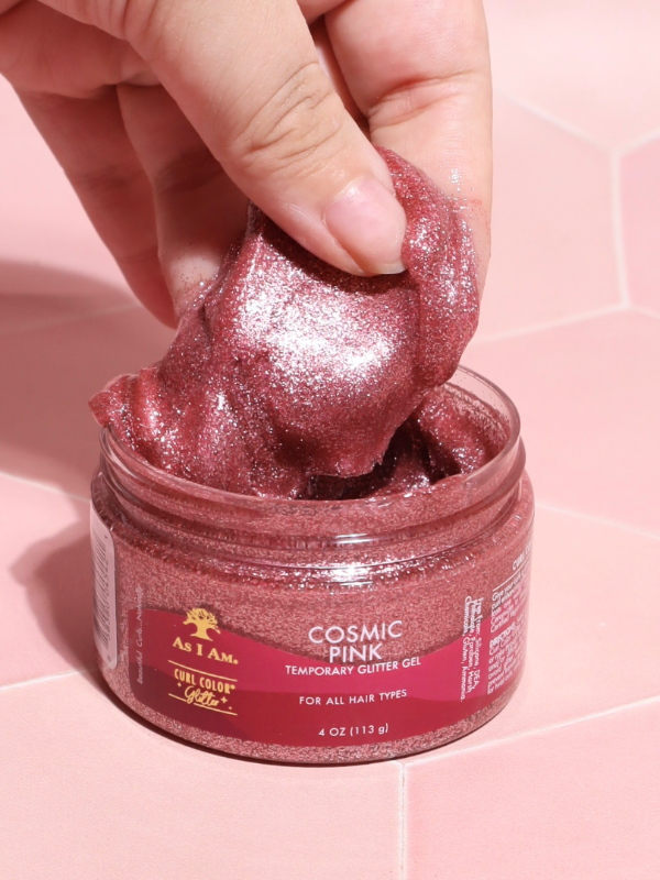 As I Am Curl Color Glitter Collection, con colores vibrantes y temporales para el cabello con un acabado brillante diseñado para rizos y espirales.