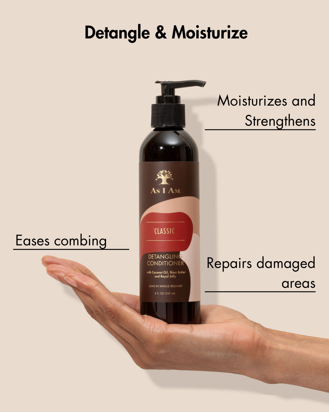 Mano sosteniendo un frasco de As I Am Classic Detangling Conditioner con texto que describe sus beneficios sobre fondo beige.