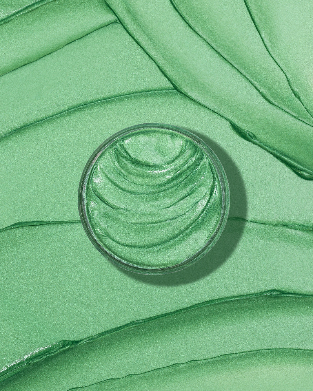 As I Am x Showy Curl Color en Verde Jade - un gel de coloración temporal ricamente pigmentado con una textura cremosa, diseñado para definir los rizos con un atrevido color verde y un brillo duradero, sin dañarlos.
