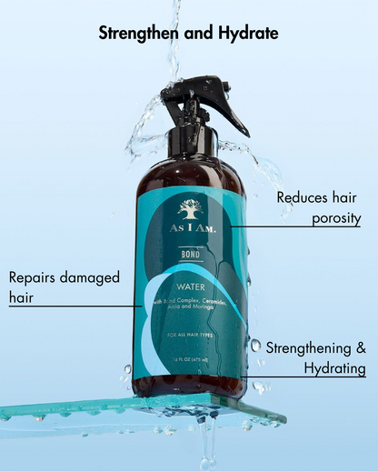 Botella de producto para el cuidado del cabello As I am con gotas de agua y texto que destaca los beneficios sobre un fondo azul claro.
