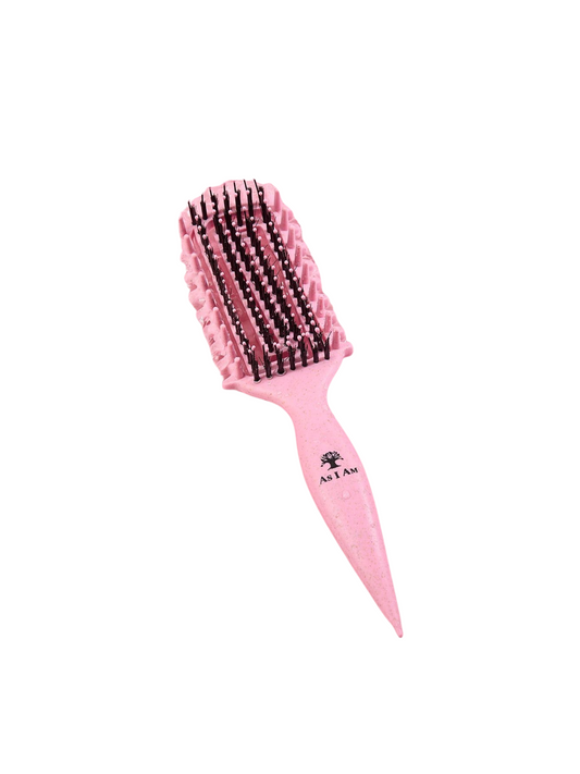 Cepillo rosa con cerdas negras sobre fondo blanco