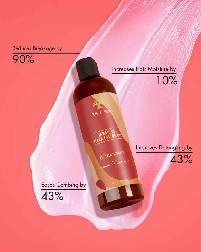 Un frasco de acondicionador de aceite de ricino negro jamaicano sobre fondo rosa con texto que destaca sus beneficios.