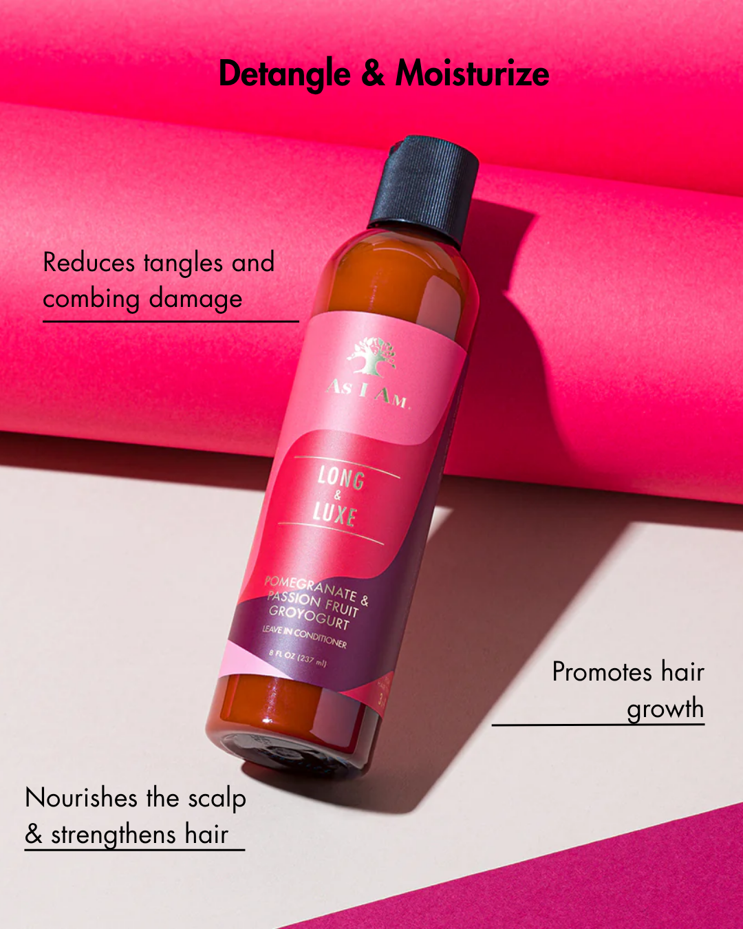 Botella de producto para el cuidado del cabello con etiqueta rosa sobre fondo rosa y blanco