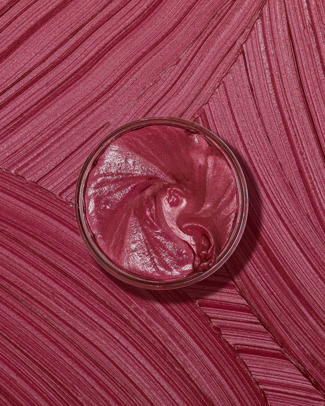Curl Color in Burgundy de As I Am, un tinte temporal con un acabado rico y brillante, diseñado para realzar rizos y espirales con una textura vibrante.